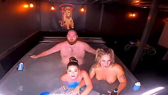 Trio Chaud Avec Kendra Heart Et Misty Meaner Dans Une Rencontre Coquine Dans Le Bain À Remous