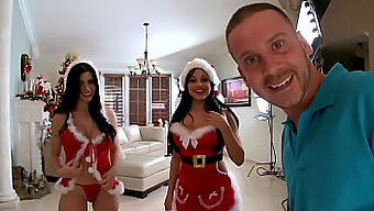 Rebeca Linares Và Abella Anderson Từ Bangbros Thưởng Thức Một Đêm Giáng Sinh Đầy Bong Bóng.