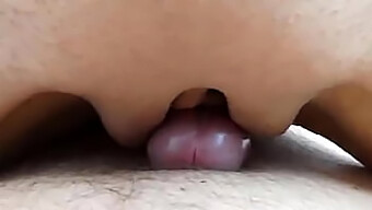 La Vidéo D'Orgasme Maison D'Une Bombe Aux Fesses Rebondies