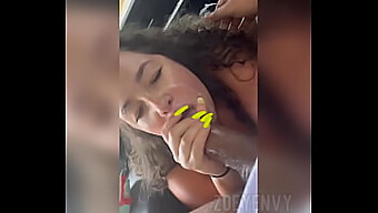 Mulheres Peitudas E Bonitas Recebem Um Facial Em Público.